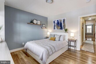 223 18th St SE, Unit 2 in Washington, DC - Foto de edificio - Building Photo