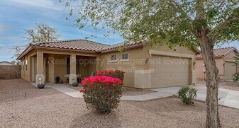 25067 W Dove Trail in Buckeye, AZ - Building Photo