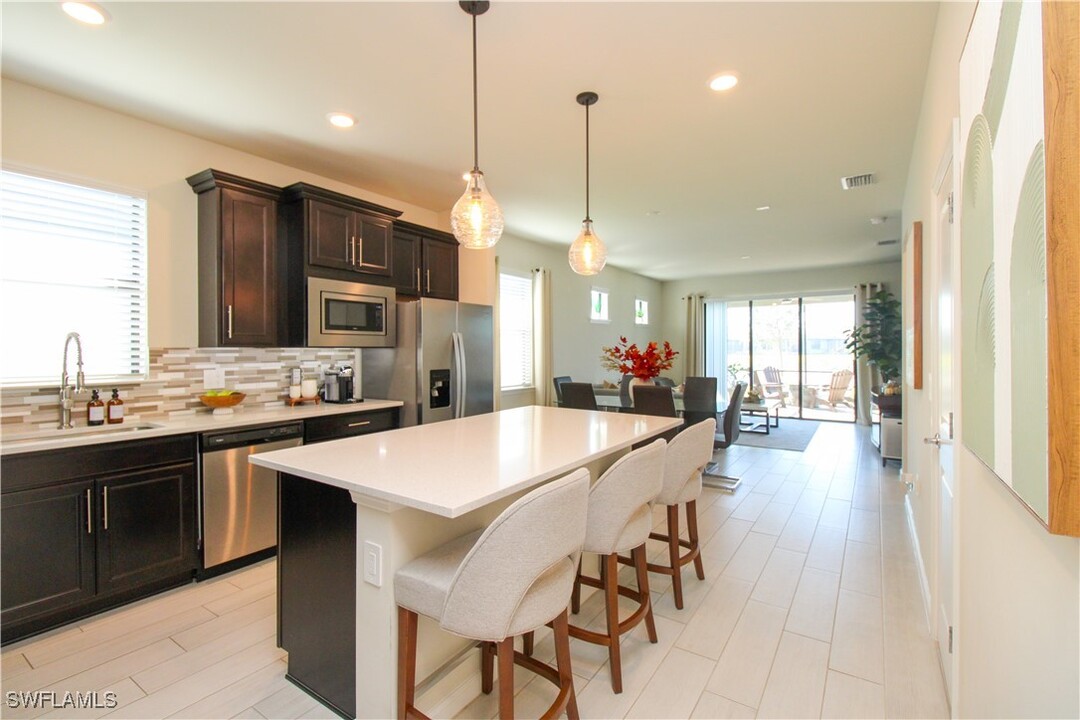 2235 Yellowfin Cir in Naples, FL - Building Photo