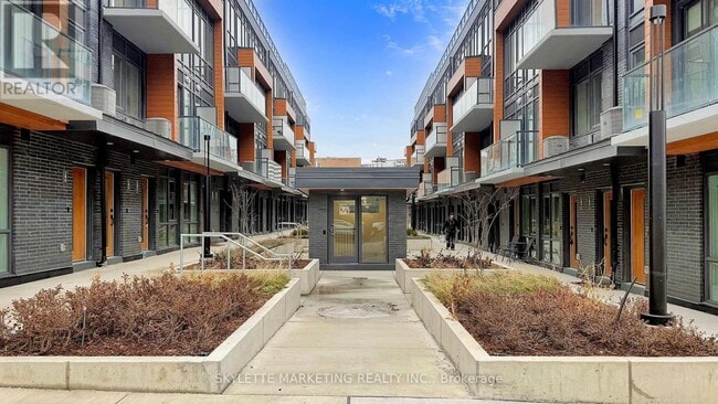 69 Curlew Dr in Toronto, ON - Building Photo - Building Photo