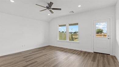 2111 Texoma Pkwy in Sherman, TX - Building Photo - Building Photo