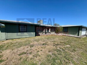 563 Parkview Dr in Sarasota, FL - Building Photo - Building Photo