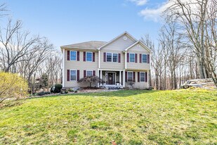 1620 N Peters Ln in Stratford, CT - Building Photo