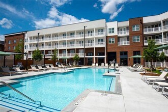550 Webb Gin House Rd in Lawrenceville, GA - Building Photo - Building Photo