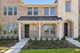 637 4th St in Argyle, TX - Building Photo