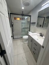 2207 S Burnside Ave in Los Angeles, CA - Building Photo - Building Photo