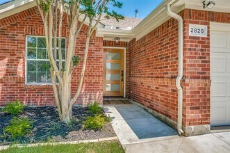 2820 Enchanted Eve Dr in Little Elm, TX - Foto de edificio - Building Photo