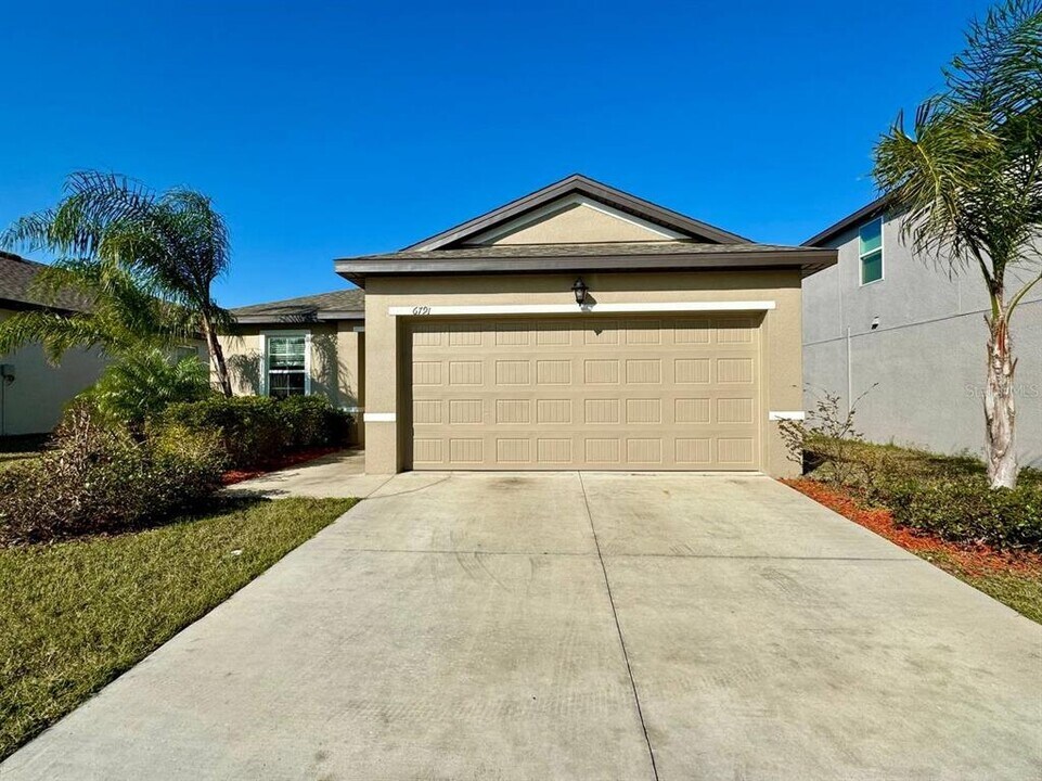 6791 Branham Mill Ct in Zephyrhills, FL - Building Photo