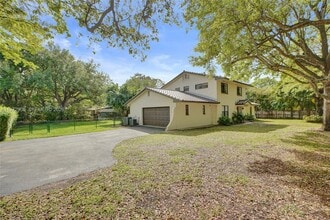 9901 SW 79th Ave in Kendall, FL - Building Photo - Building Photo