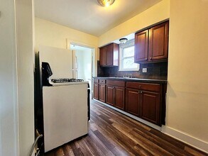 588 Sanford Ave in Akron, OH - Building Photo - Building Photo