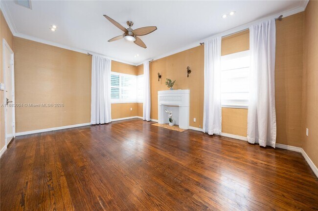 1051 Michigan Ave in Miami Beach, FL - Building Photo - Building Photo
