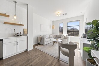 1900 12th Ave S, Unit 322 in Nashville, TN - Foto de edificio - Building Photo