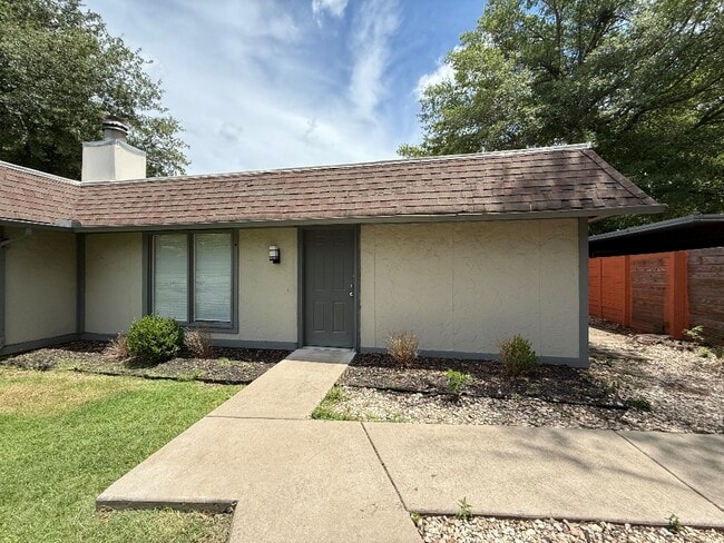5303 E 32nd Pl in Tulsa, OK - Foto de edificio - Building Photo