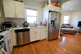 9 Winter Hill Rd, Unit 1 in Medford, MA - Foto de edificio - Building Photo