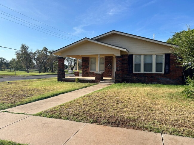 2401 21st St in Lubbock, TX - Building Photo - Building Photo