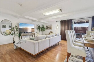 609 Carlsbad St in Spring Valley, CA - Foto de edificio - Building Photo
