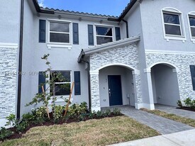 1182 Palm Dr in Florida City, FL - Building Photo