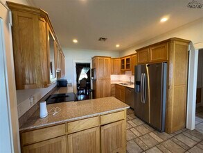 609 Shoreline Dr in Wichita Falls, TX - Building Photo - Building Photo