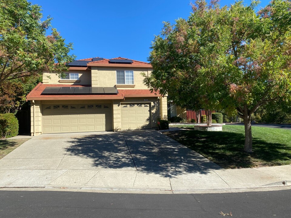 300 Rubicon Valley Ct in San Ramon, CA - Building Photo