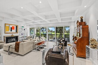 2335 S Ocean Blvd in Palm Beach, FL - Building Photo - Building Photo