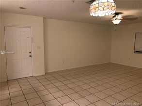 10111 W Atlantic Blvd-Unit -C3 in Coral Springs, FL - Foto de edificio - Building Photo