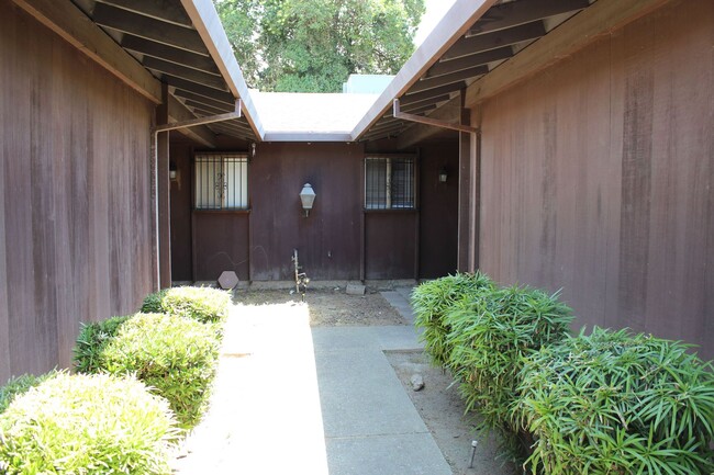 6402 Grigsby Pl in Stockton, CA - Building Photo - Building Photo