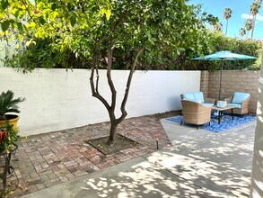 860 E Camino Parocela in Palm Springs, CA - Building Photo - Building Photo