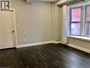 8 Wellington St S in Kitchener, ON - Building Photo - Building Photo