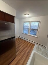 60-46 69th Pl in Queens, NY - Foto de edificio - Building Photo