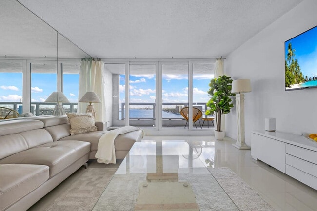1717 N Bayshore Dr