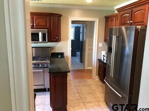 1122 S Wall Ave in Tyler, TX - Building Photo - Building Photo