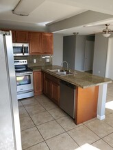 9036 SE Sandy Ln in Hobe Sound, FL - Foto de edificio - Building Photo