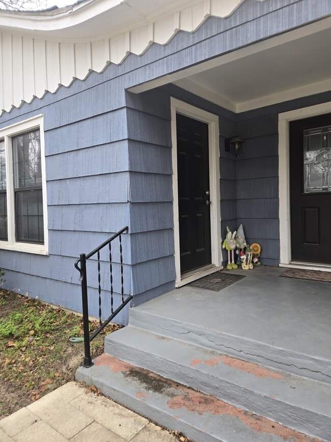 property at 1305 N Main St