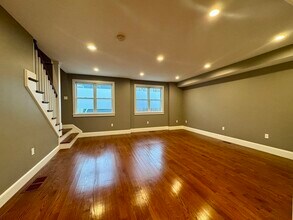 198 California St, Unit 3 in Newton, MA - Building Photo - Building Photo