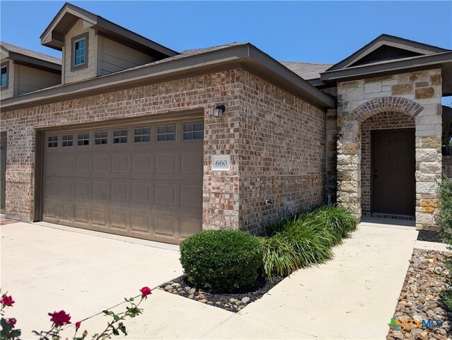 660 Creekside Cir