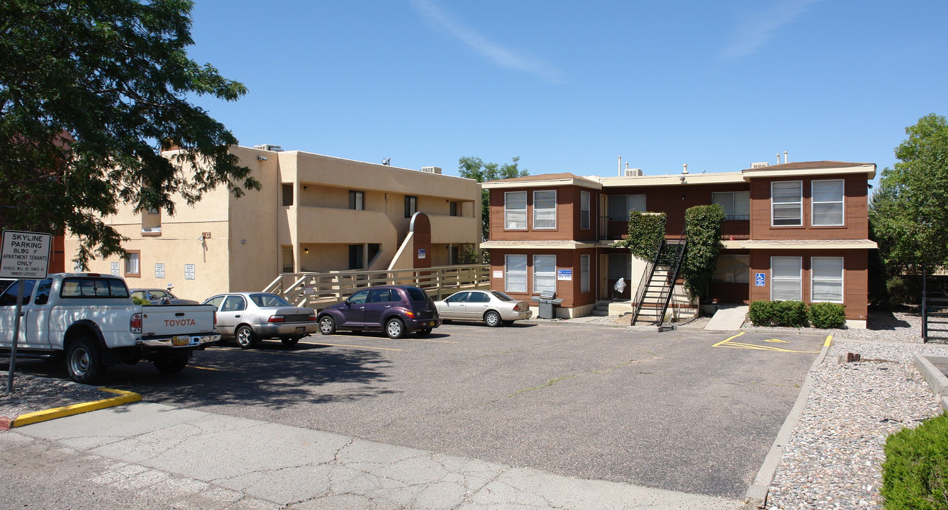 Coyote Point in Albuquerque, NM - Building Photo