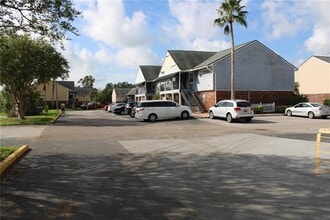 200 Country Club Dr in Largo, FL - Building Photo - Building Photo