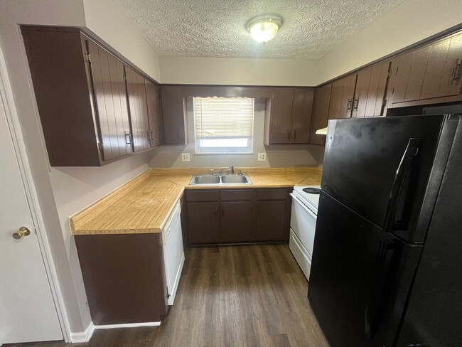 property at 2621 Woodsedge Rd
