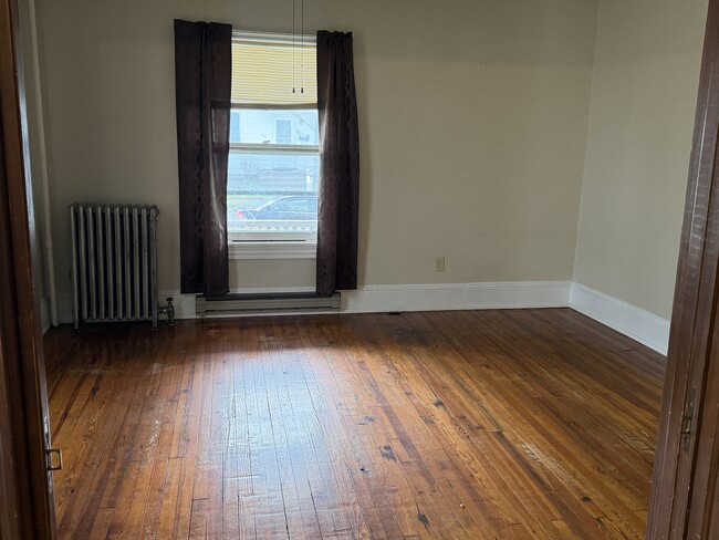 319 West St, Unit 321 in Bloomsburg, PA - Foto de edificio - Building Photo