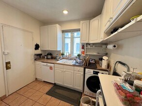 569 Washington St in Brookline, MA - Building Photo - Building Photo