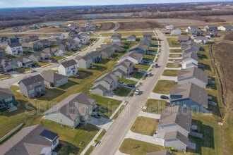 27402 E Oak View Dr in Lee's Summit, MO - Building Photo - Building Photo