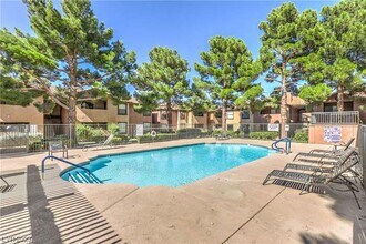 2451 N Rainbow Blvd, Unit 2080 in Las Vegas, NV - Building Photo - Building Photo