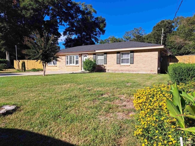 8101 Chapperal Dr in Pensacola, FL - Building Photo - Building Photo