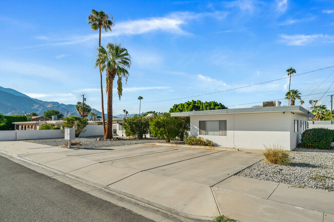 4444 E Sunny Dunes Rd in Palm Springs, CA - Building Photo - Building Photo