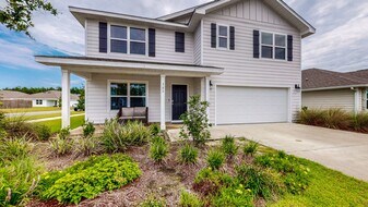 305 This Way in Freeport, FL - Building Photo