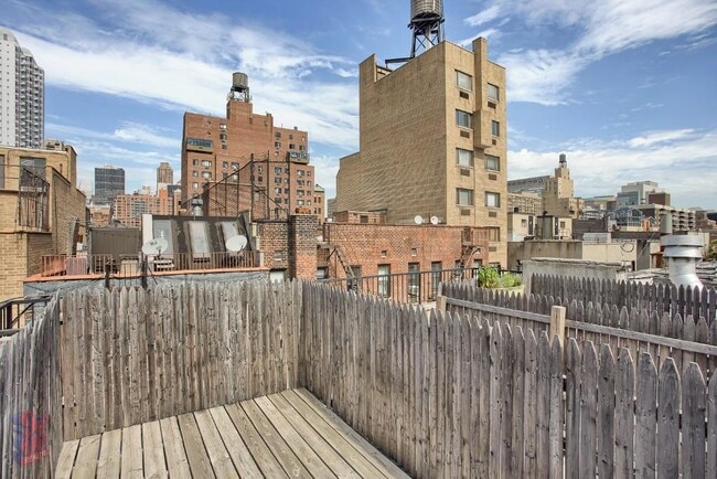 219 E 28th St, Unit 5B in New York, NY - Building Photo - Building Photo