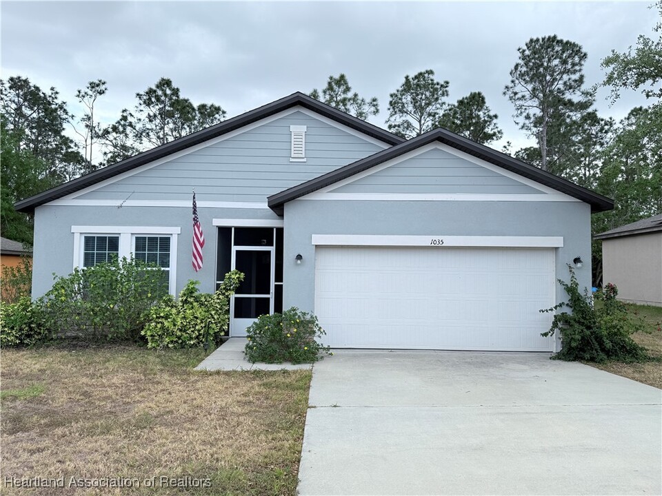 1035 Joyce Rd in Lake Wales, FL - Building Photo