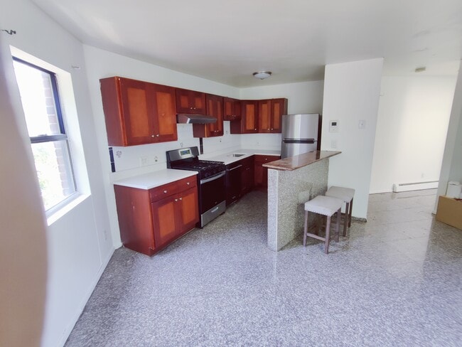 12912 Kew Gardens Rd, Unit #3 in Jamaica, NY - Building Photo - Building Photo