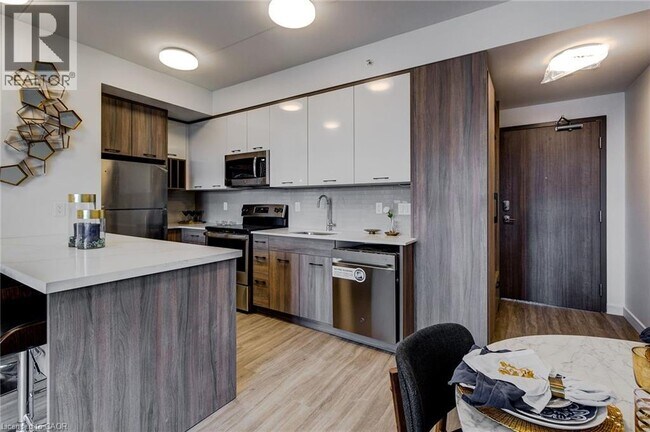 49 Walnut St S in Hamilton, ON - Building Photo - Building Photo