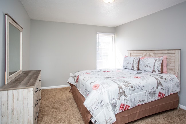 Lifestyle on Lakeshore in Shreveport, LA - Building Photo - Interior Photo